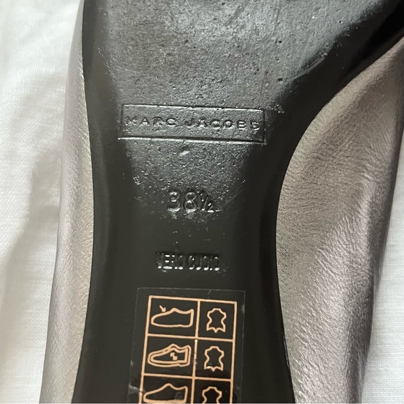 SOLD-Marc Jacobs Silver buckle flats - Picture 4 of 8